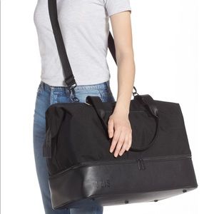 Beis Travel Travel Tote in BERRY